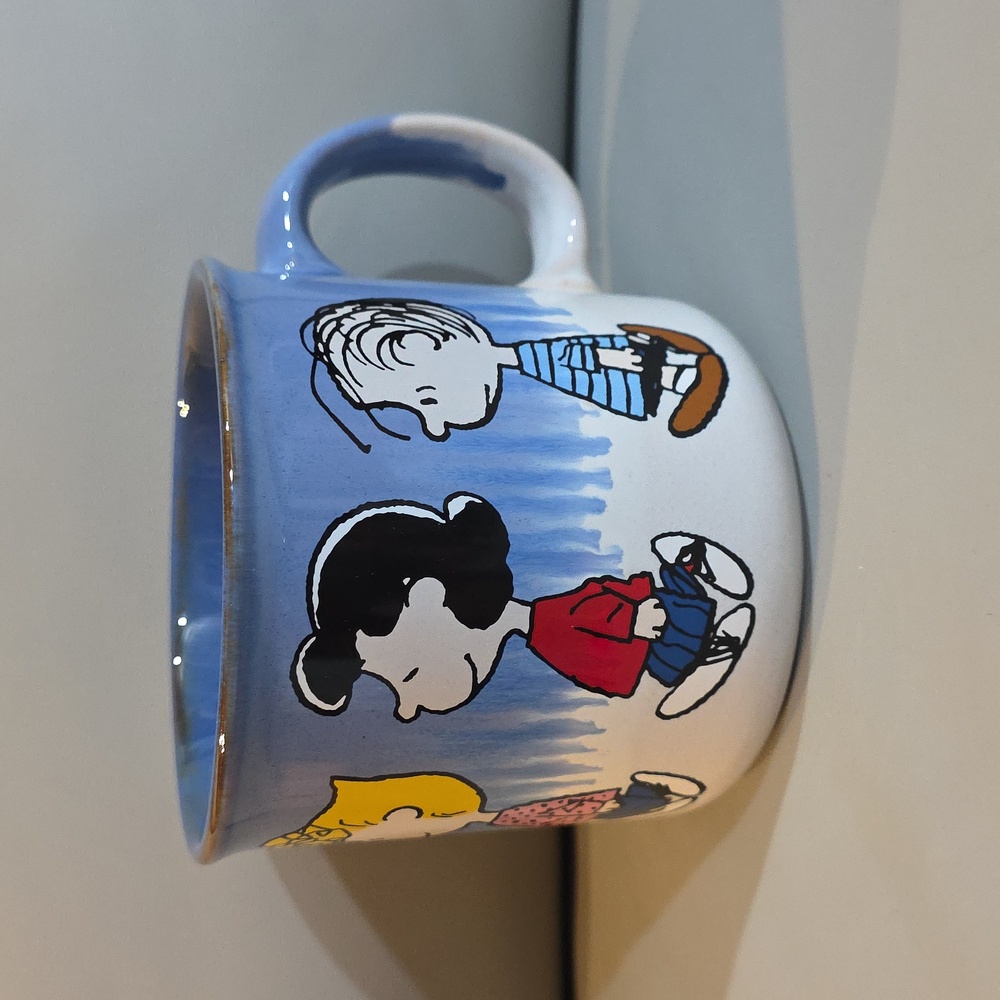Peanuts Snoopy And Friends Character 21 oz Ceramic mug NWT